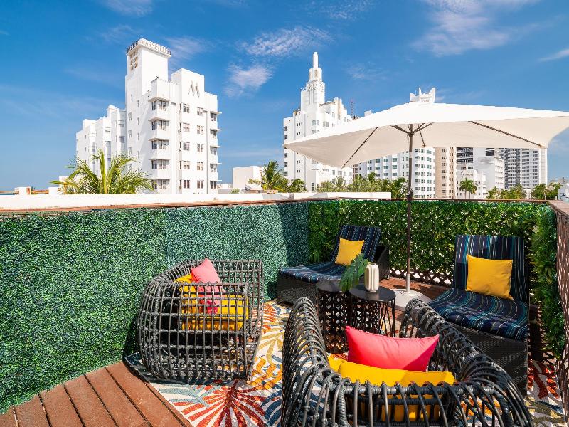 Catalina Hotel & Beach club image