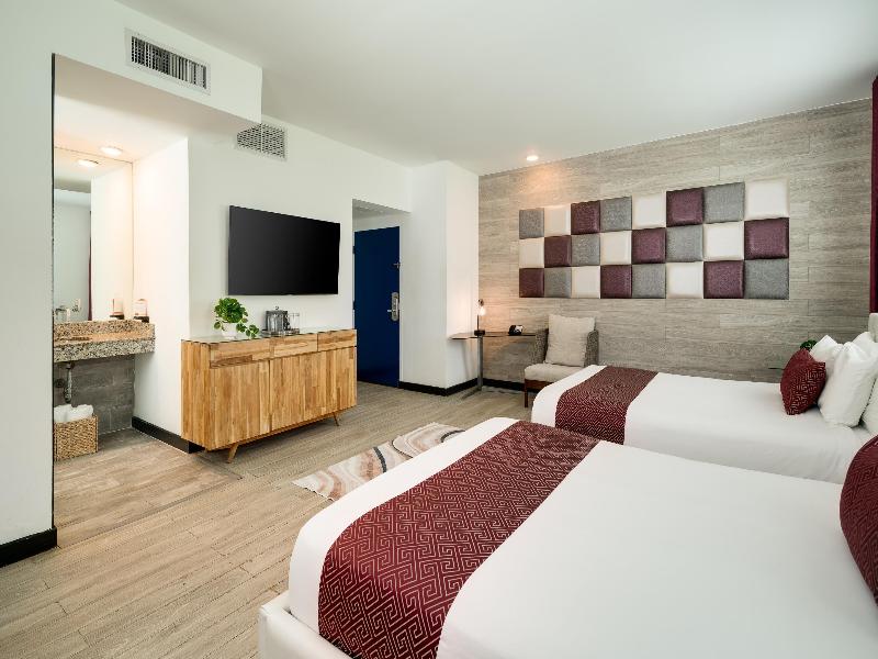 Catalina Hotel & Beach club image