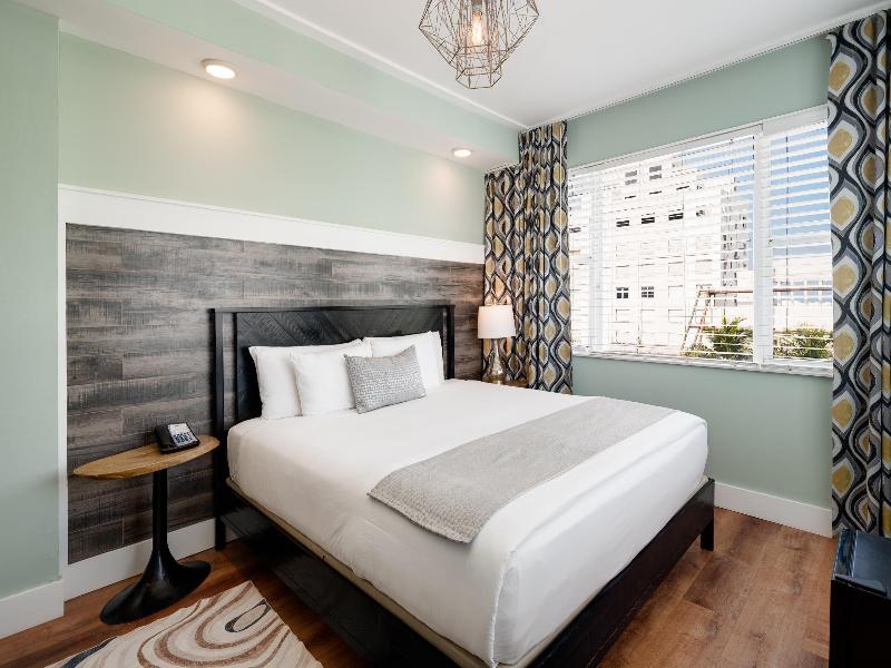 Catalina Hotel & Beach club image