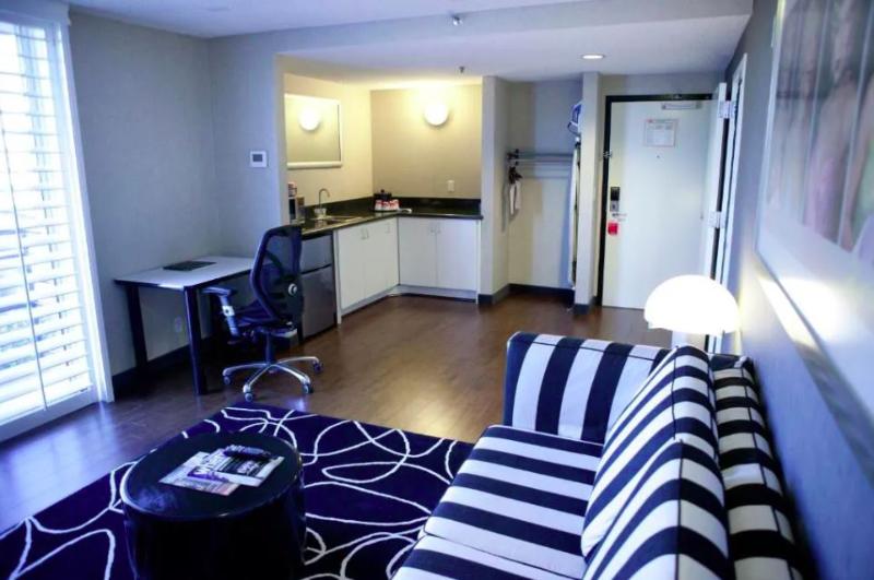 Ramada Plaza by Wyndham West Hollywood  image
