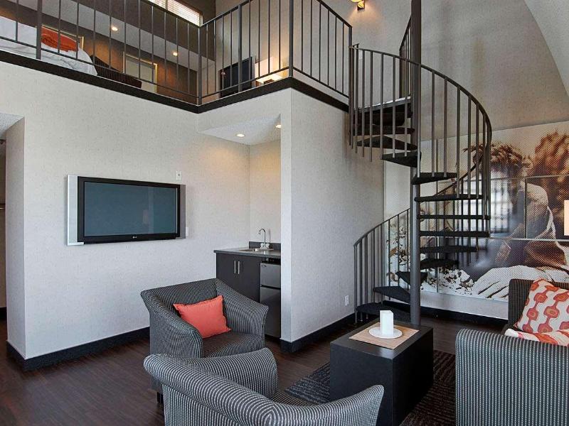 Ramada Plaza by Wyndham West Hollywood  image
