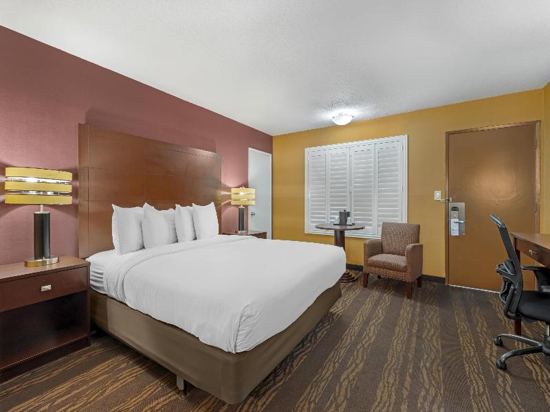 Best Western Plus Stovall'S Inn image