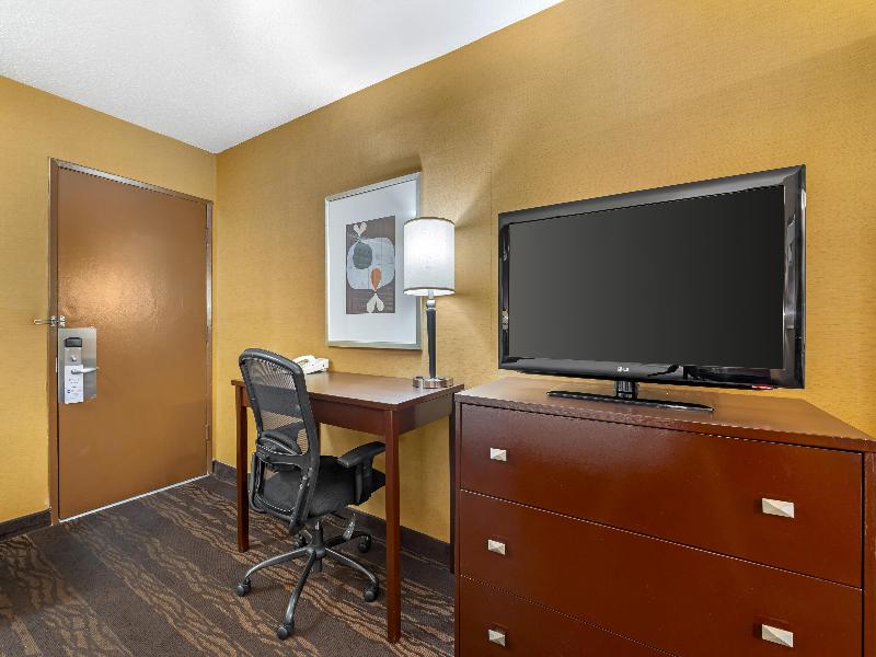 Best Western Plus Stovall'S Inn image
