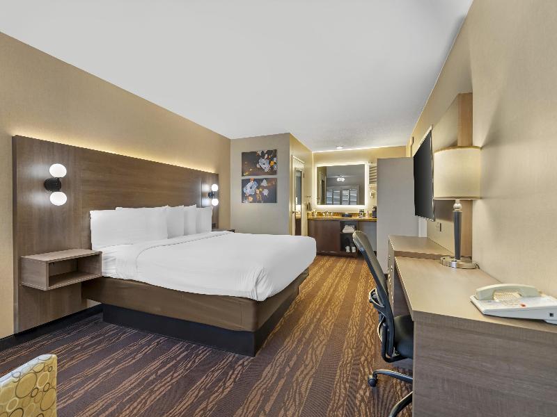 Best Western Plus Stovall'S Inn image