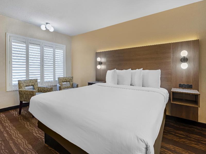 Best Western Plus Stovall'S Inn image