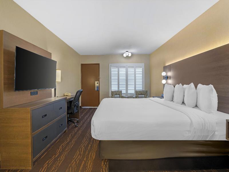 Best Western Plus Stovall'S Inn image