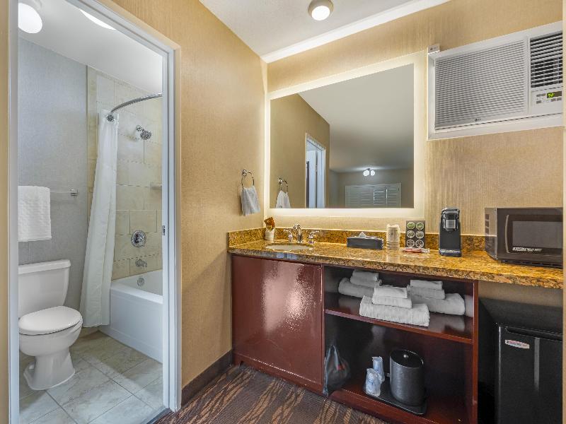 Best Western Plus Stovall'S Inn image