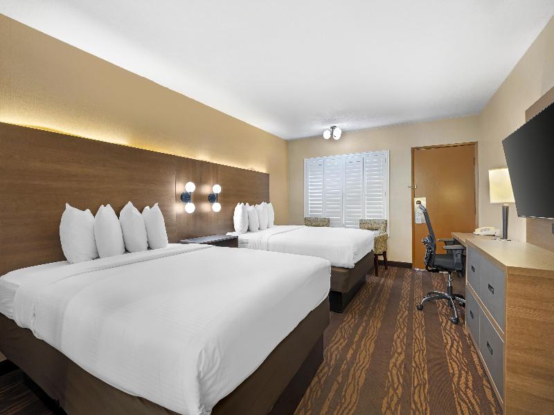Best Western Plus Stovall'S Inn image