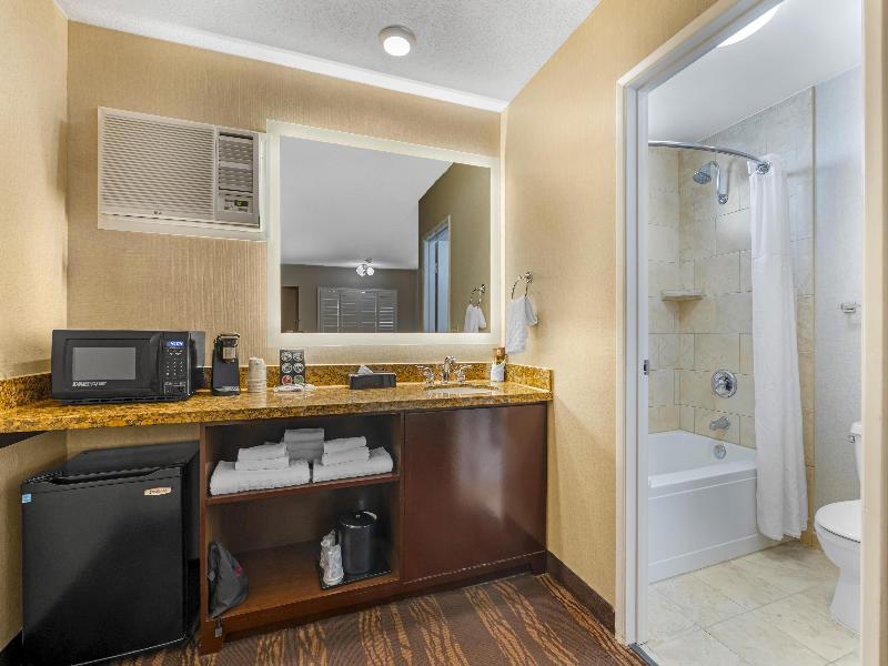 Best Western Plus Stovall'S Inn image