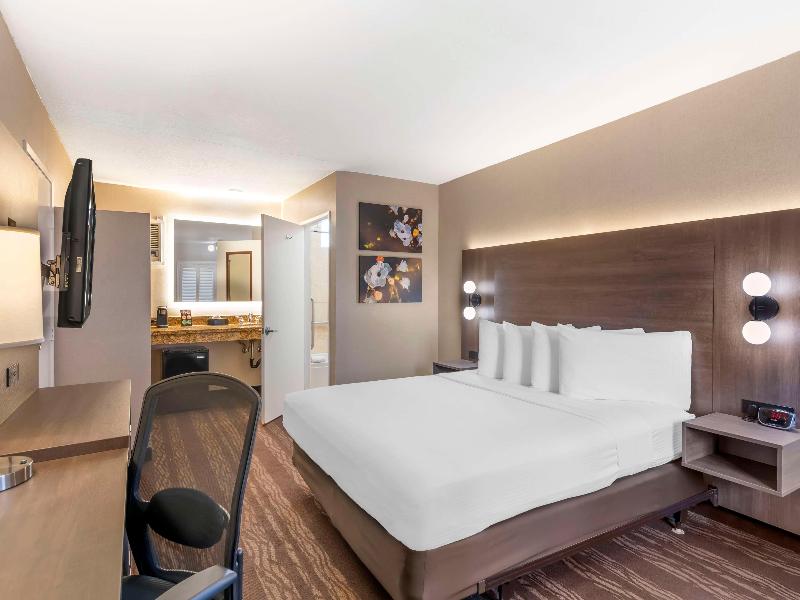 Best Western Plus Stovall'S Inn image
