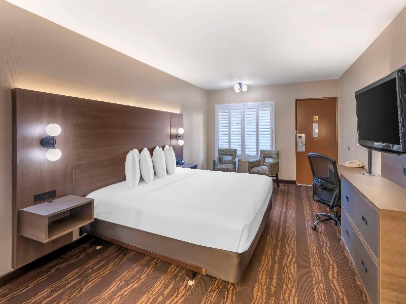 Best Western Plus Stovall'S Inn image