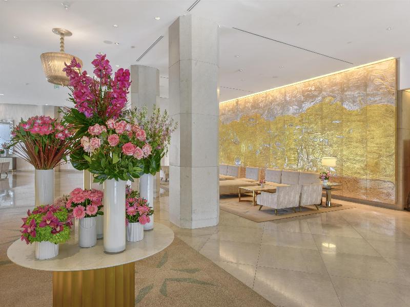 Beverly Hilton image