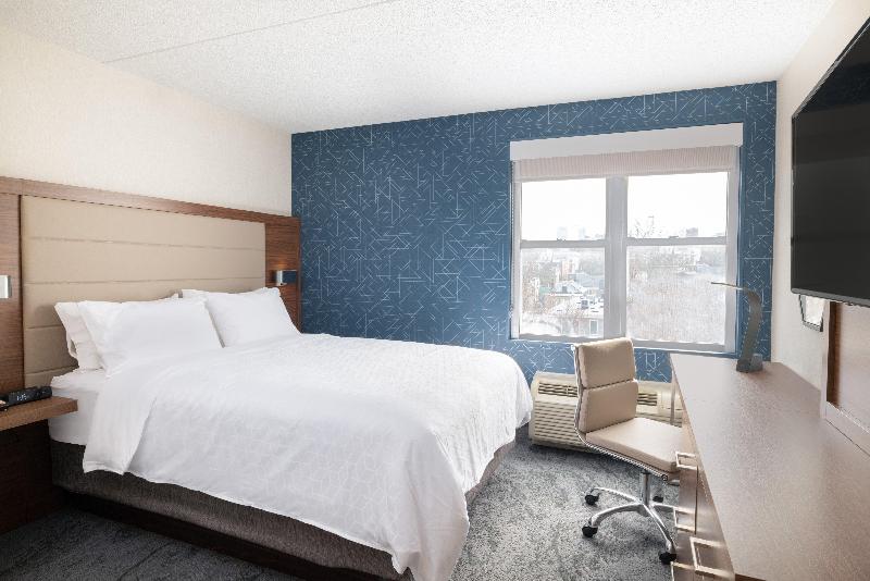 Holiday Inn Express & Suites Boston - Cambridge image