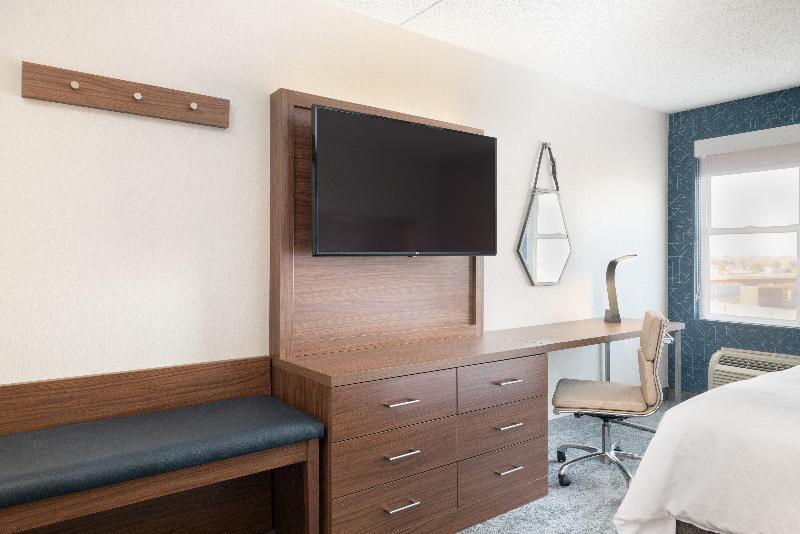 Holiday Inn Express & Suites Boston - Cambridge image
