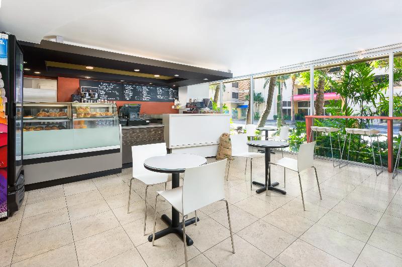 Courtyard by Marriott Waikiki Beach