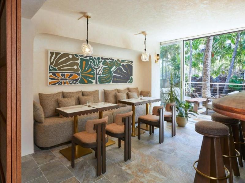 Courtyard by Marriott Waikiki Beach image