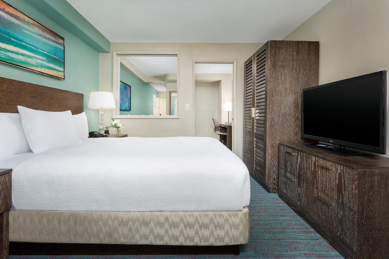 Courtyard by Marriott Waikiki Beach