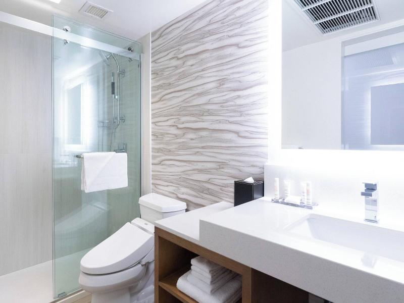 Waikiki Beach Marriott Resort & Spa image