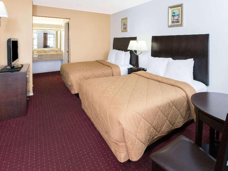 SUITE DELUXE TWO QUEEN BEDS