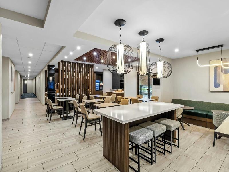 Springhill Suites Pittsburgh Airport image