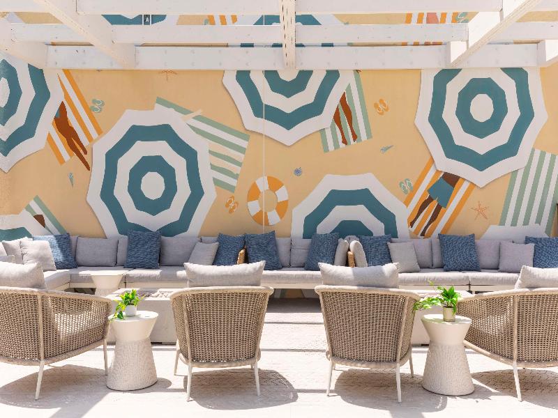 The Singer Oceanfront Resort, Curio Collection — general view
