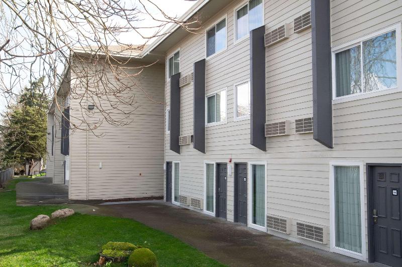 Quality Inn Portland Airport PDX image