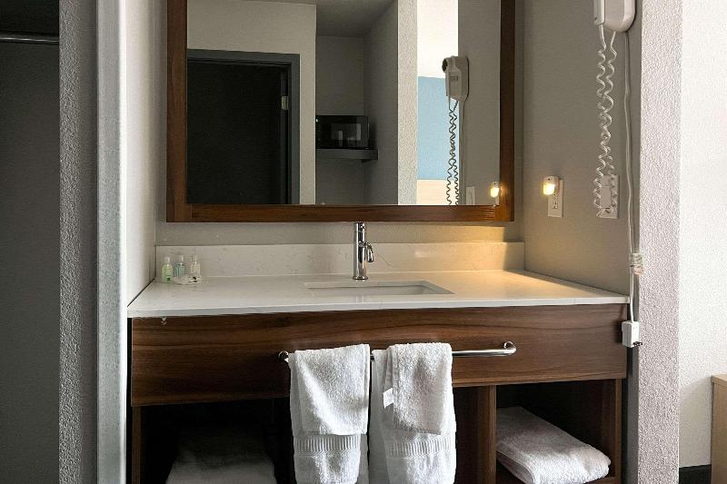 Quality Inn Portland Airport PDX image