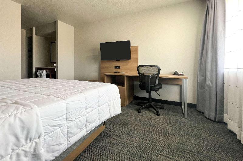 Quality Inn Portland Airport PDX image