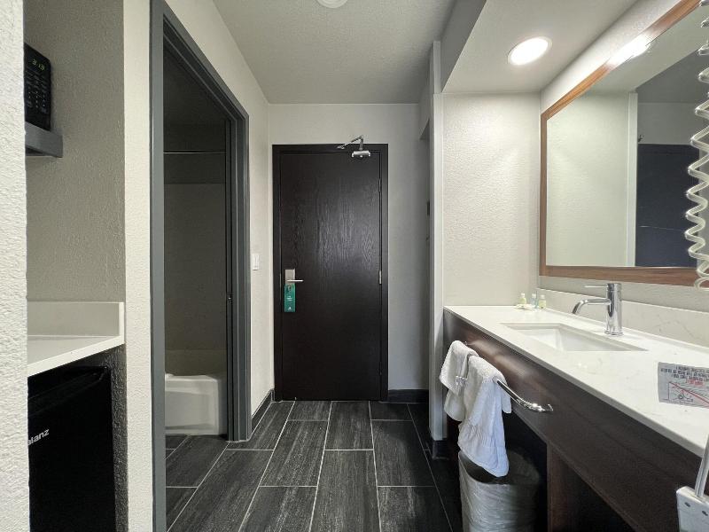 Quality Inn Portland Airport PDX image