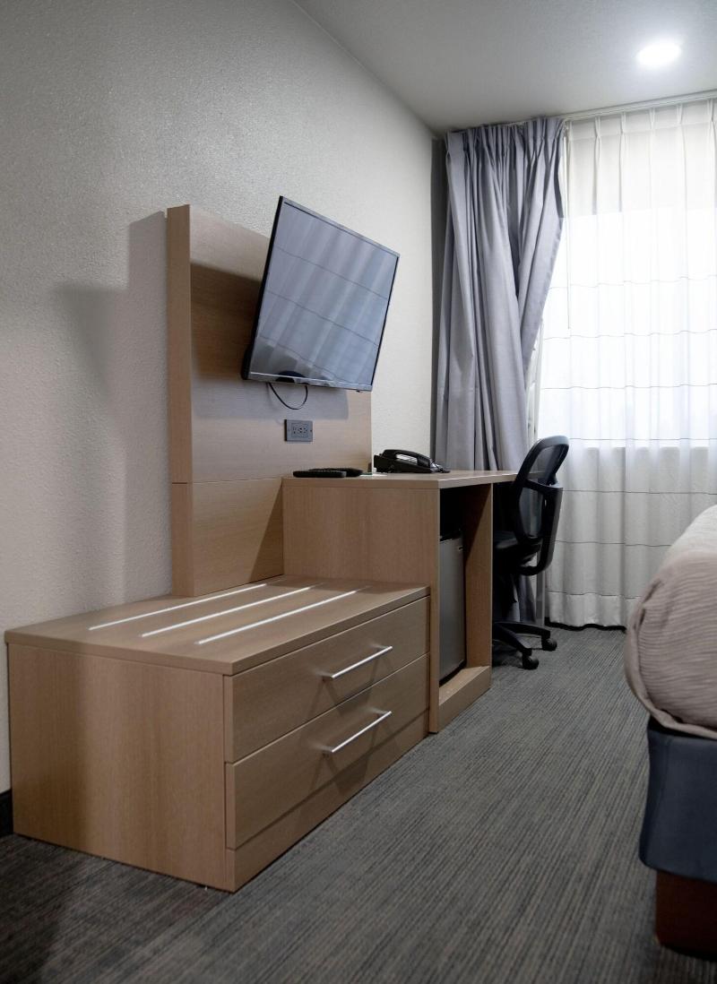 Quality Inn Portland Airport PDX image