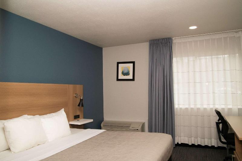 Quality Inn Portland Airport PDX image