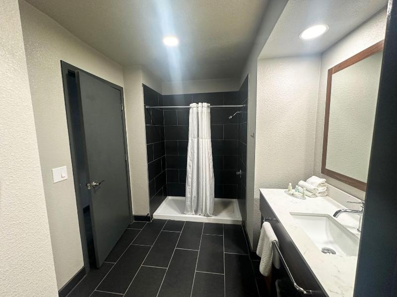 Quality Inn Portland Airport PDX image