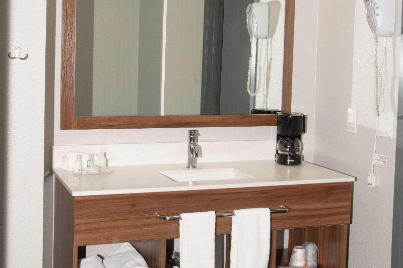 Quality Inn Portland Airport PDX image