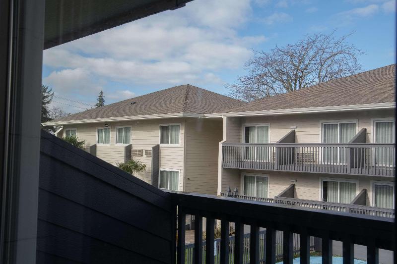 Quality Inn Portland Airport PDX image