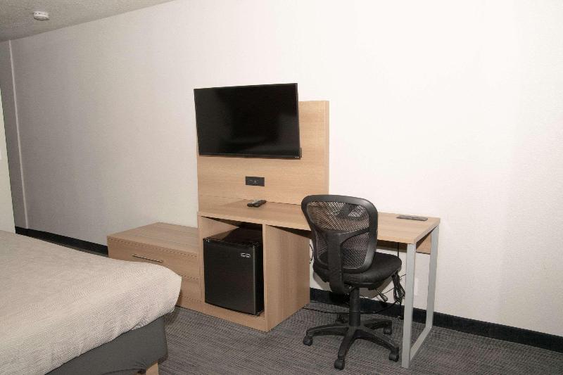 Quality Inn Portland Airport PDX image