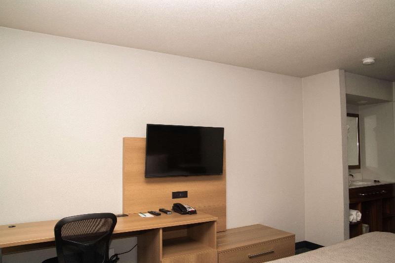 Quality Inn Portland Airport PDX image