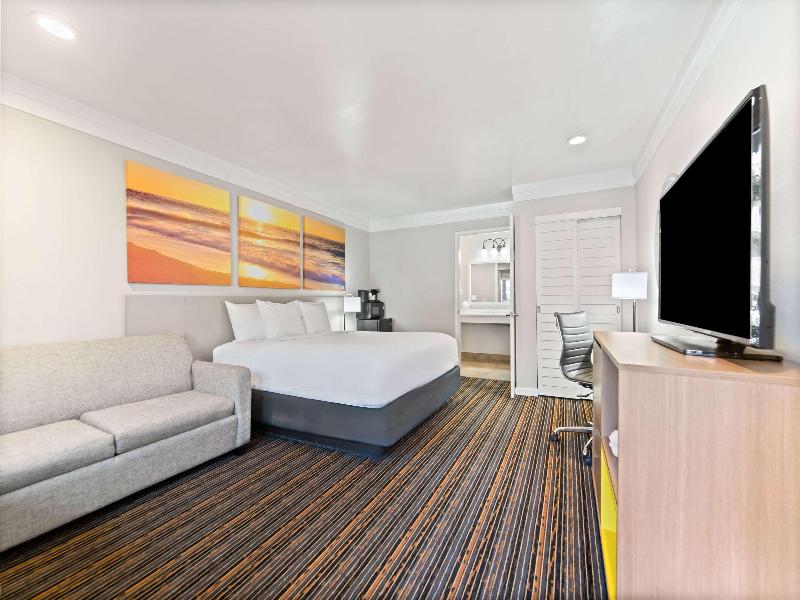 Days Inn by Wyndham San Diego Hotel Circle image