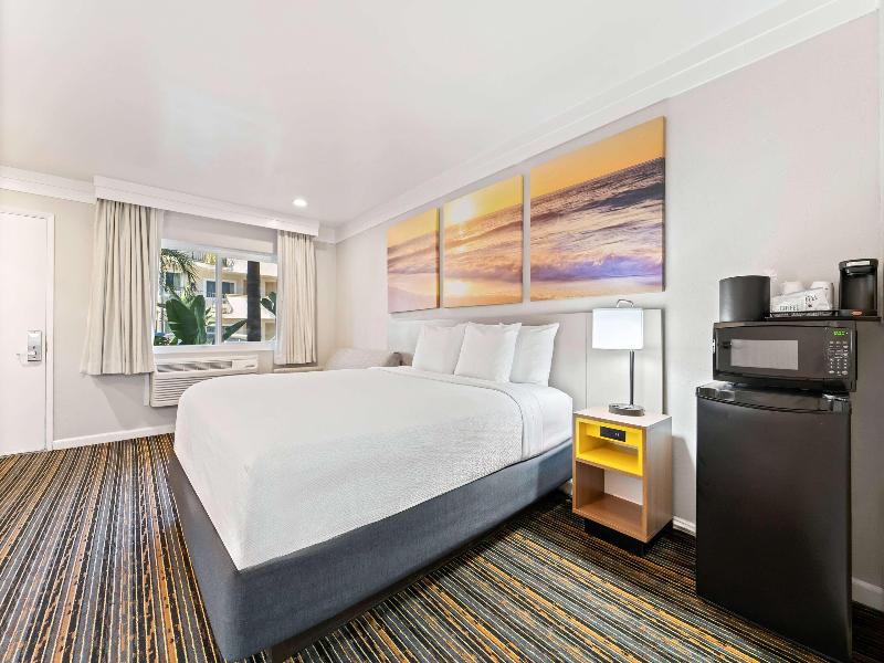 Days Inn by Wyndham San Diego Hotel Circle image