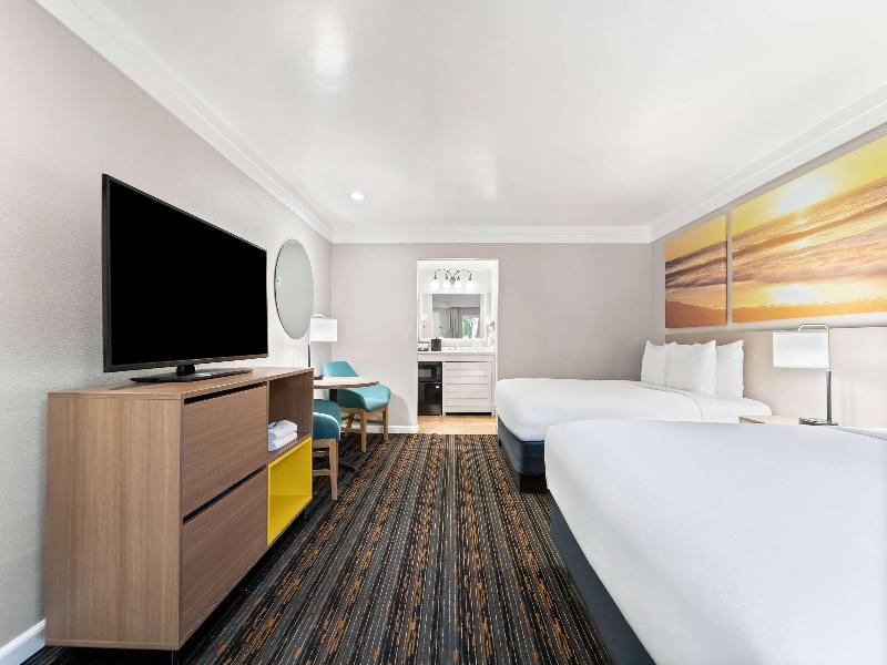 Days Inn by Wyndham San Diego Hotel Circle image