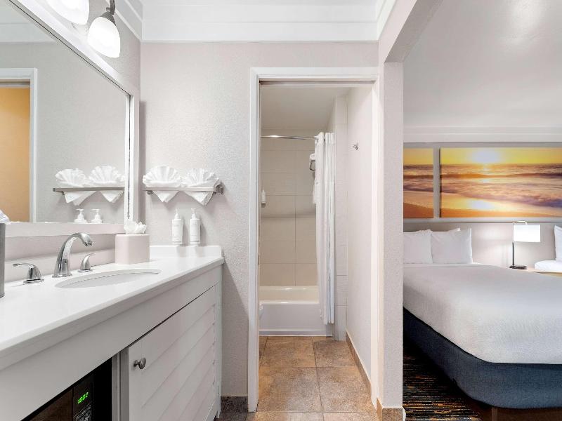 Days Inn by Wyndham San Diego Hotel Circle image