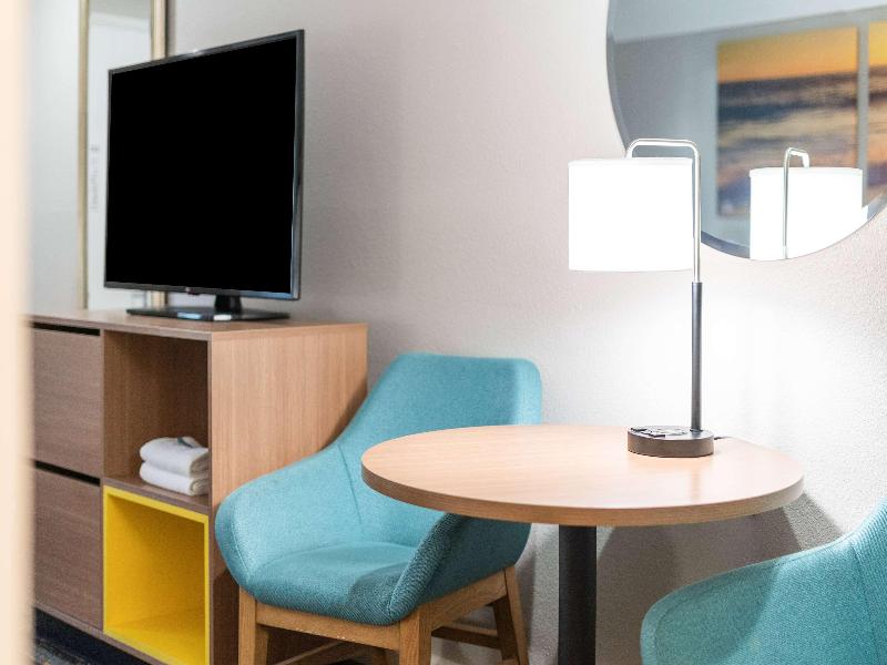Days Inn by Wyndham San Diego Hotel Circle image
