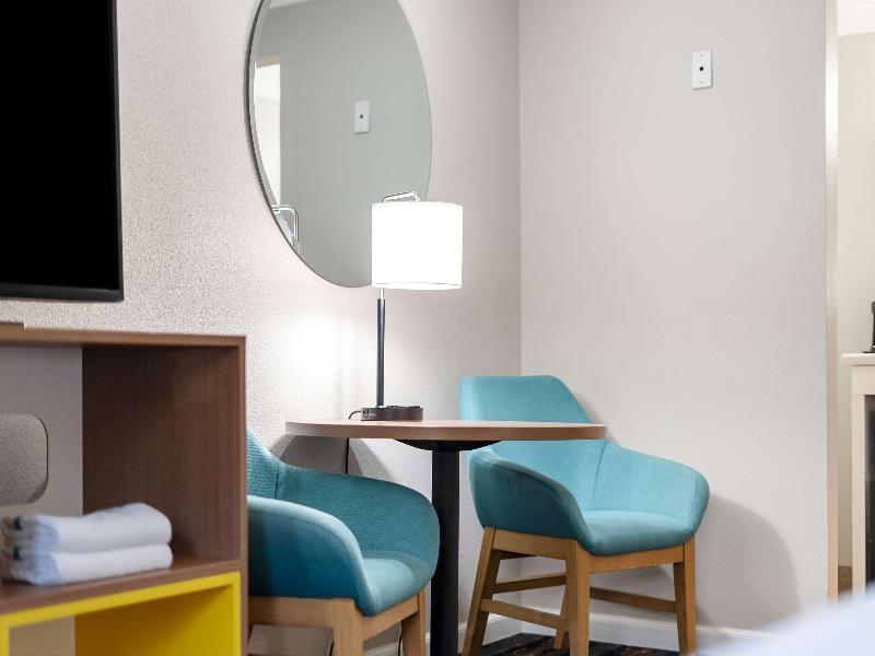 Days Inn by Wyndham San Diego Hotel Circle image