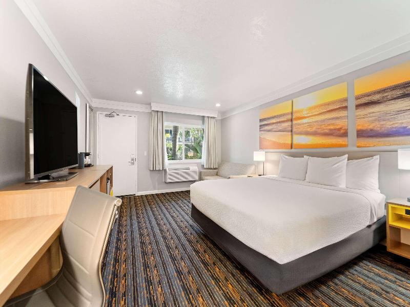 Days Inn by Wyndham San Diego Hotel Circle image