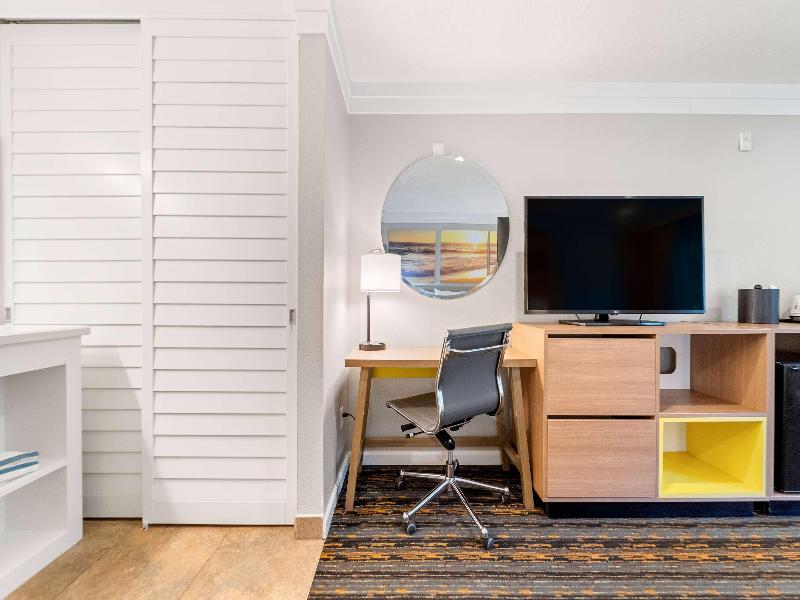 Days Inn by Wyndham San Diego Hotel Circle image