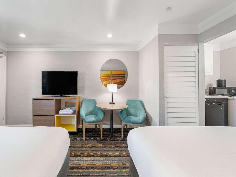 Days Inn by Wyndham San Diego Hotel Circle image