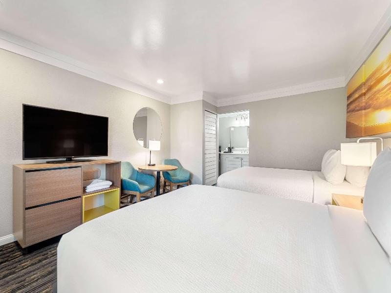 Days Inn by Wyndham San Diego Hotel Circle image
