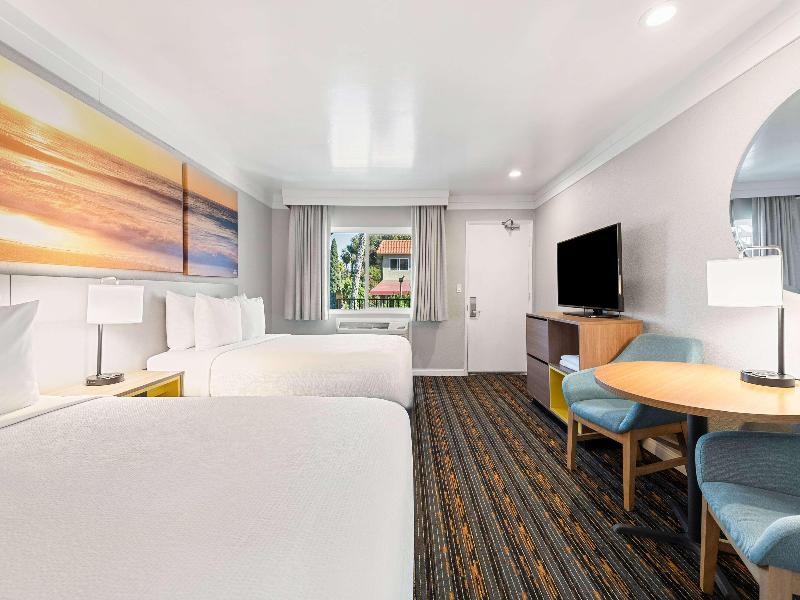 Days Inn by Wyndham San Diego Hotel Circle image