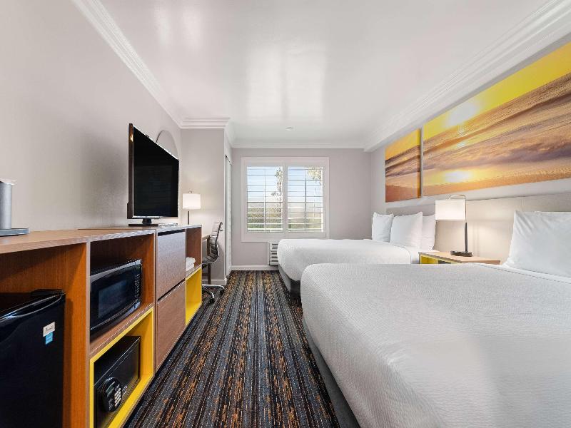 Days Inn by Wyndham San Diego Hotel Circle image