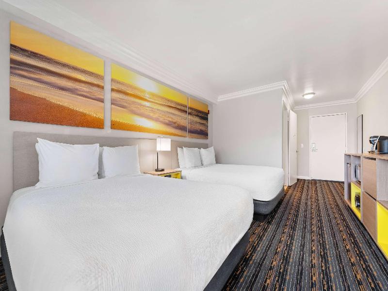 Days Inn by Wyndham San Diego Hotel Circle image