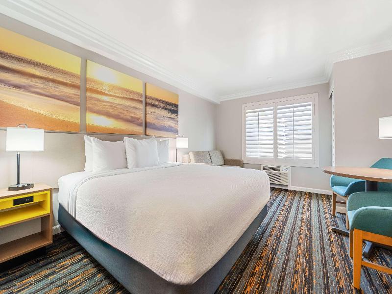 Days Inn by Wyndham San Diego Hotel Circle image
